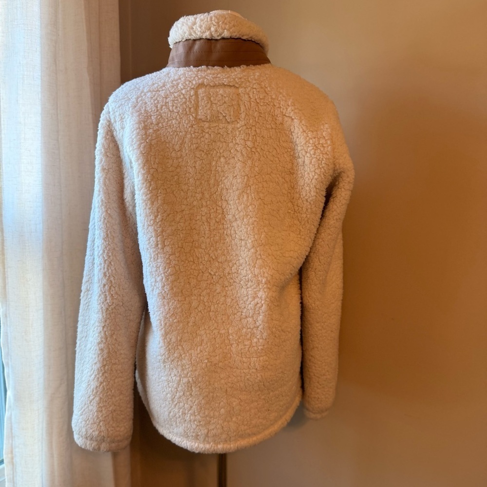 Abercrombie & Fitch Full Zip Fleece w Leather Detail - Picture 2 of 5